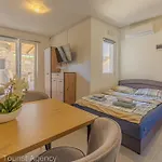 Apartament Robi And Kristina Extra Roof Terrace For