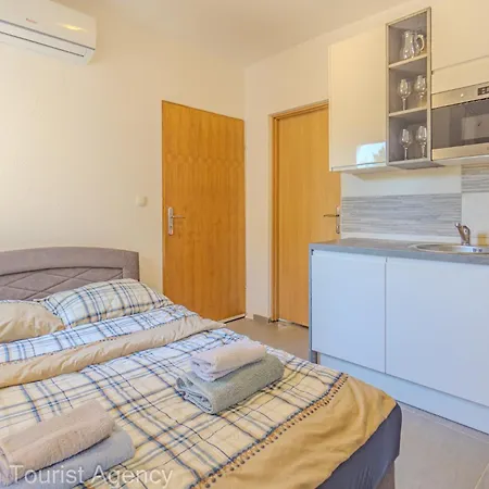 Robi And Kristina Extra Roof Terrace For